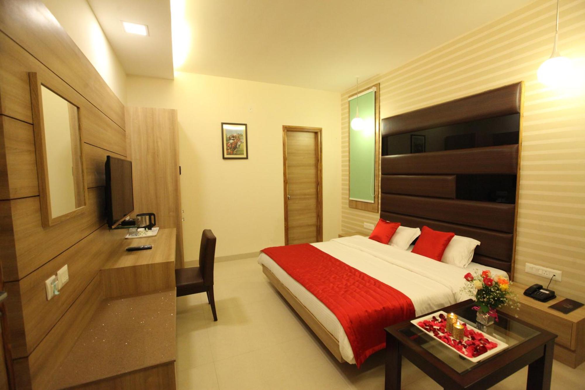 Hotel Golden Fern Patiala Ngoại thất bức ảnh